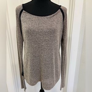 Laila Jayde - Heathered Raglan Top